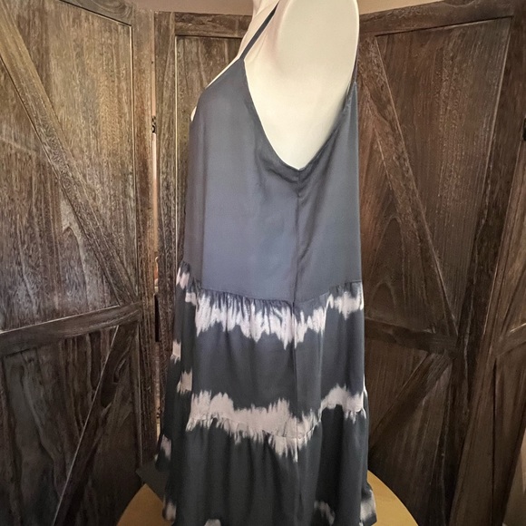 2 Spaghetti string Dress fits more like 1XL/2Xl - Picture 3 of 3